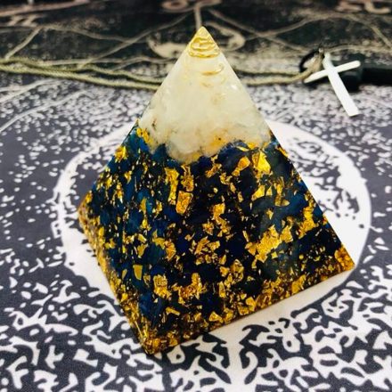 Wisdom Charm Chakra Orgonite Pyramid