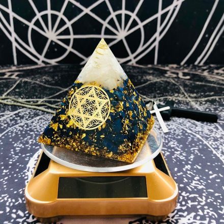 Wisdom Charm Chakra Orgonite Pyramid